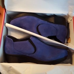 Lovely royal blue suede booties